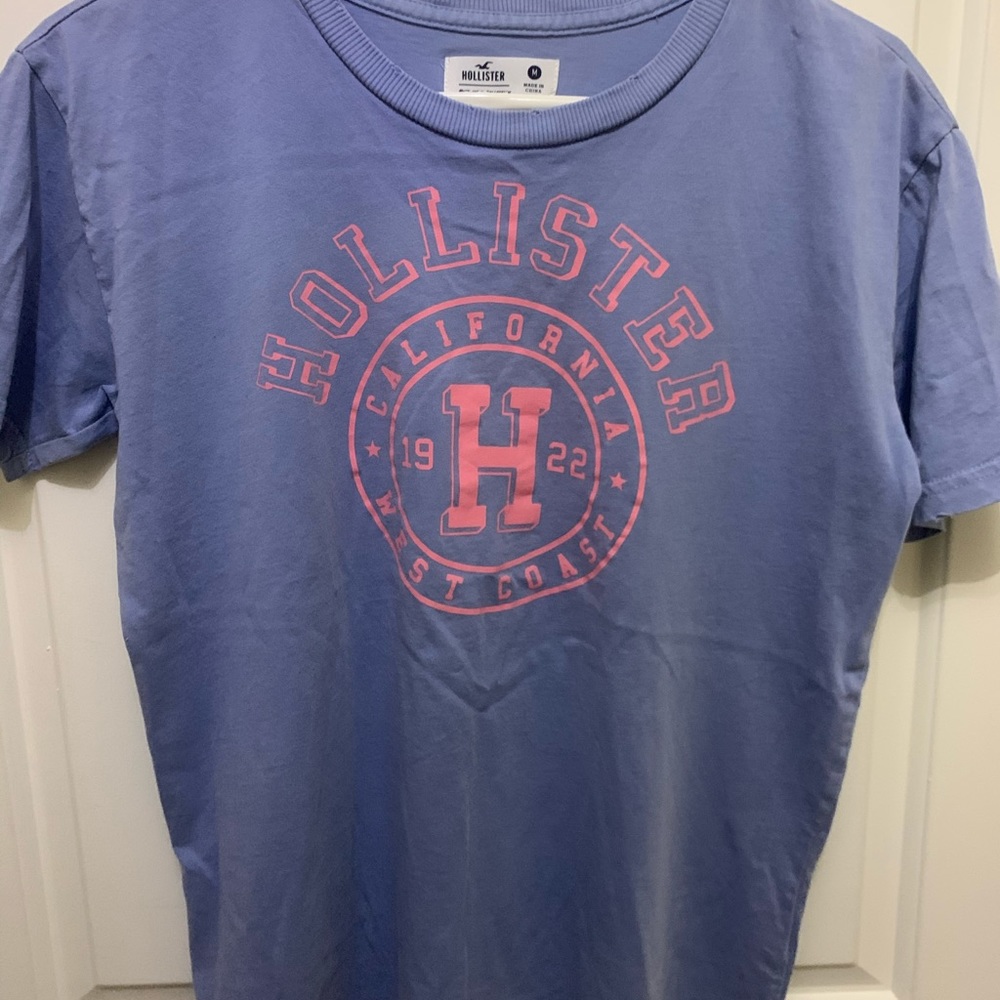 Hollister tee